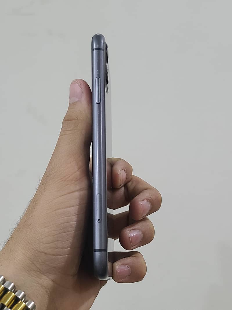 Apple iPhone 11 7