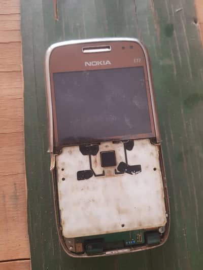 Nokia E72