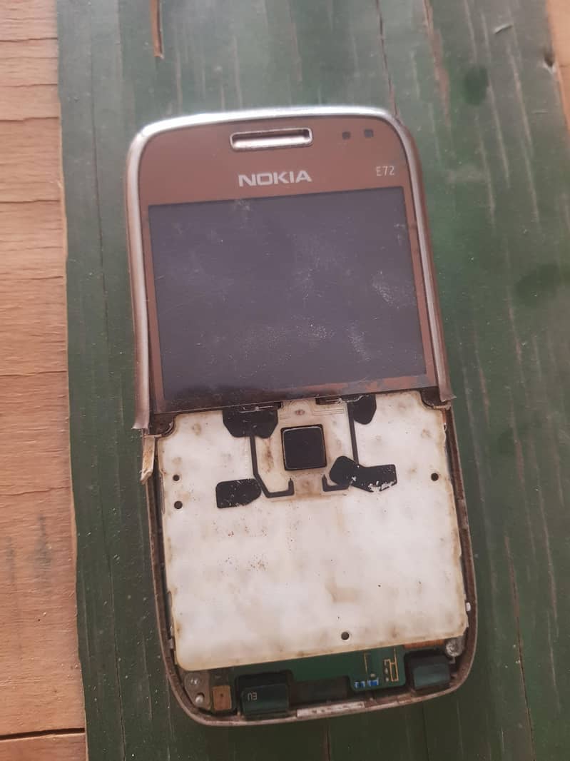 Nokia E72 0