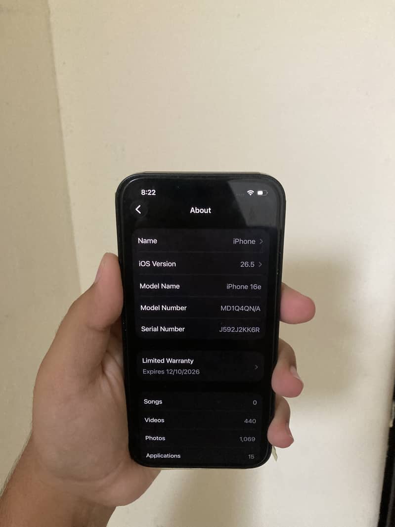 Apple iPhone 16e 2