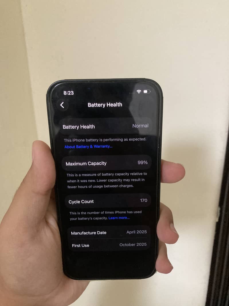 Apple iPhone 16e 3