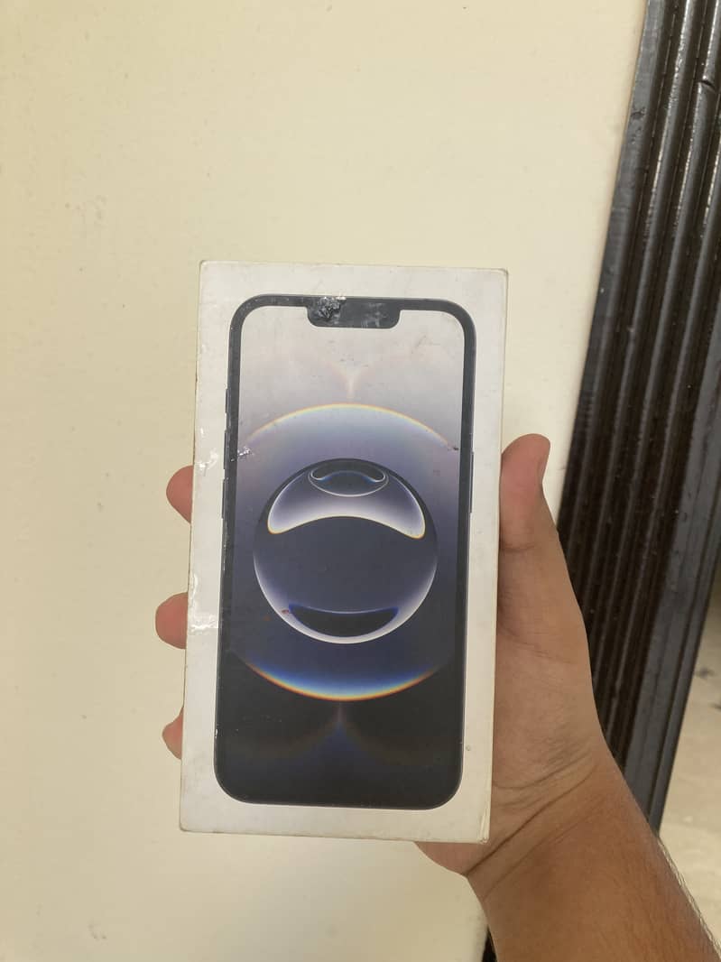 Apple iPhone 16e 6