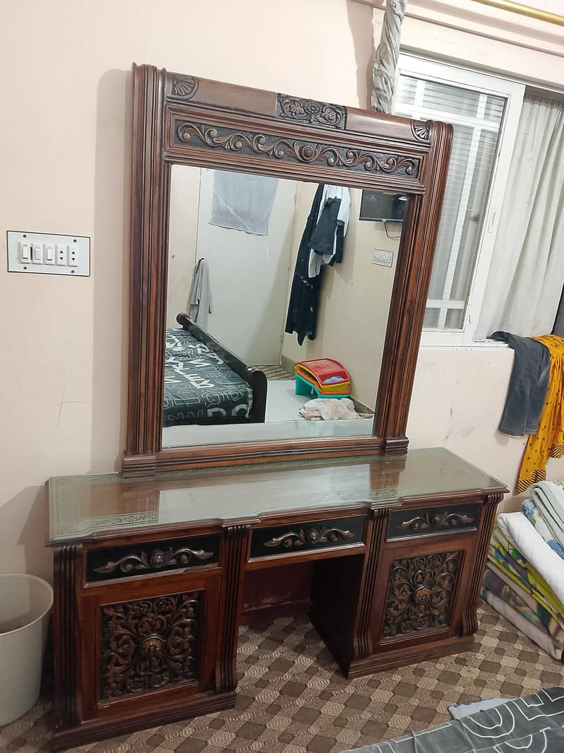 dressing table 0