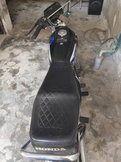 2023/2025 model bike looks new