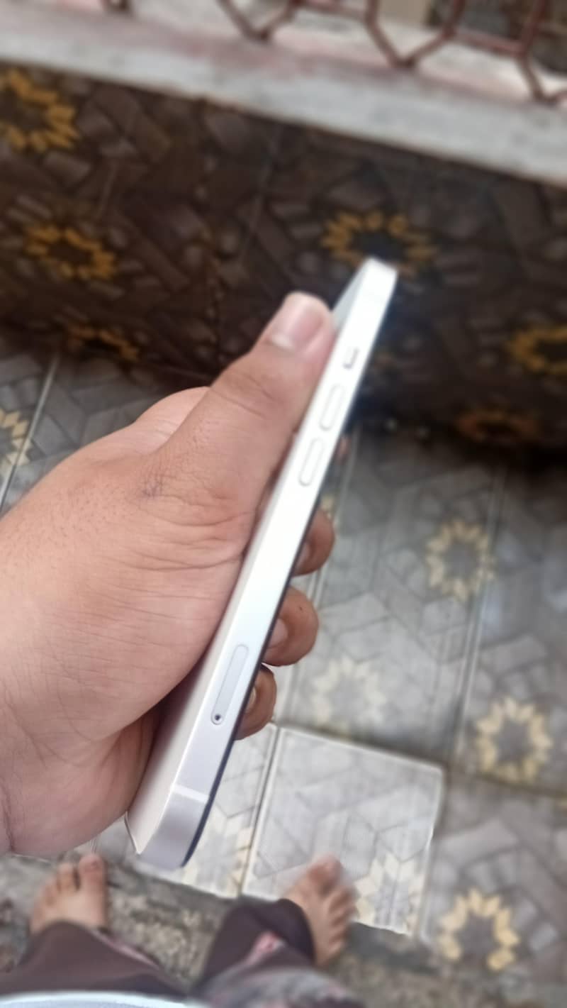 Apple iPhone 13 1