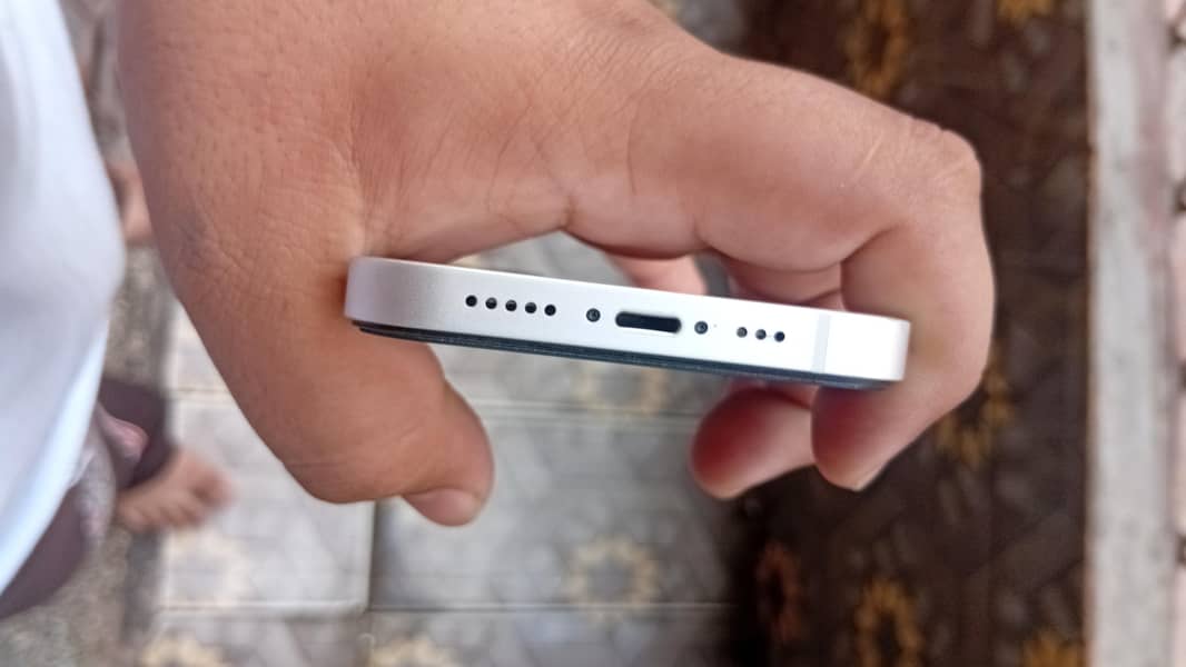 Apple iPhone 13 3