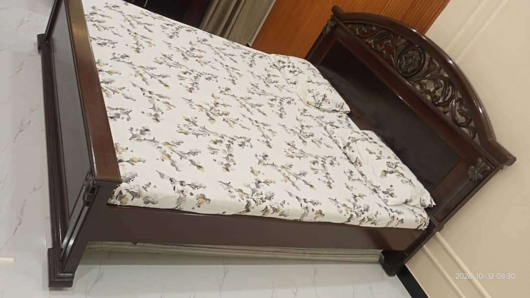 Bed and Dressing table 4