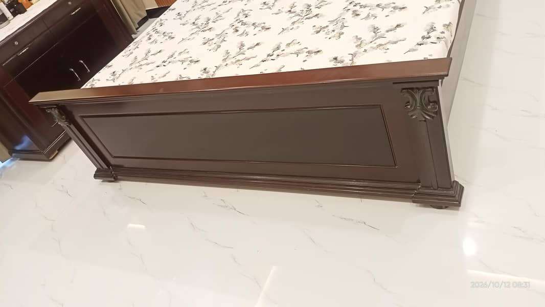 Bed and Dressing table 5