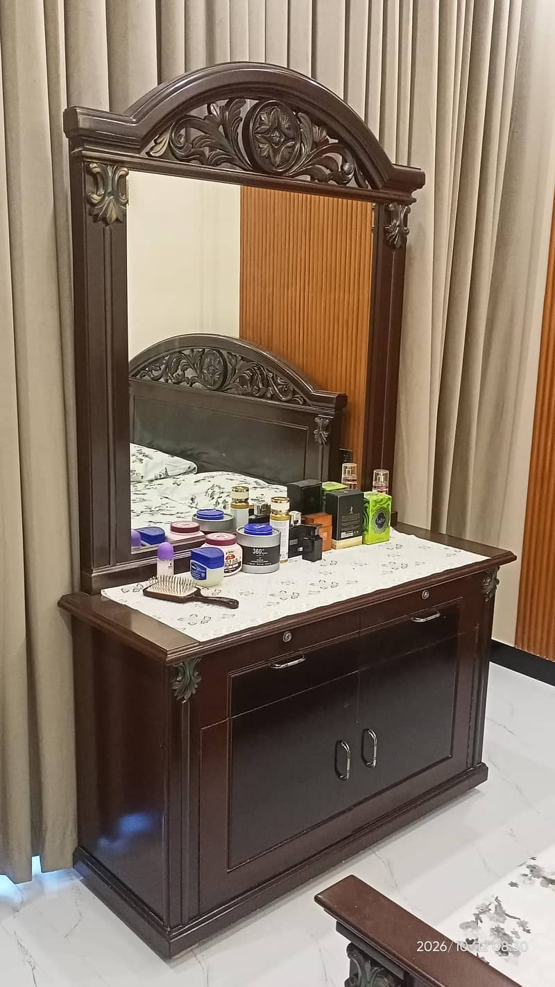 Bed and Dressing table 7