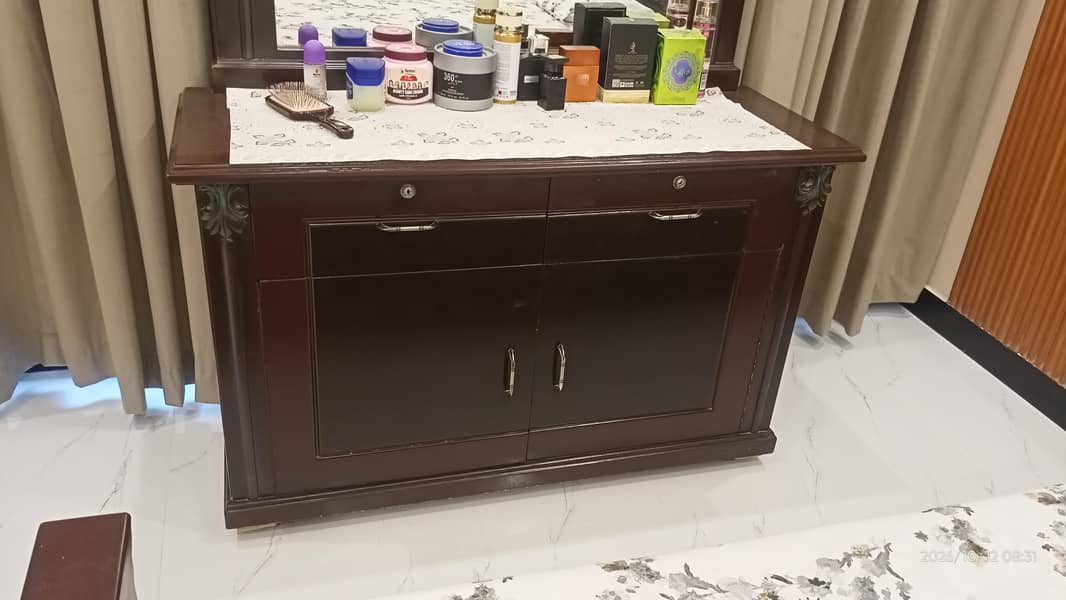 Bed and Dressing table 9
