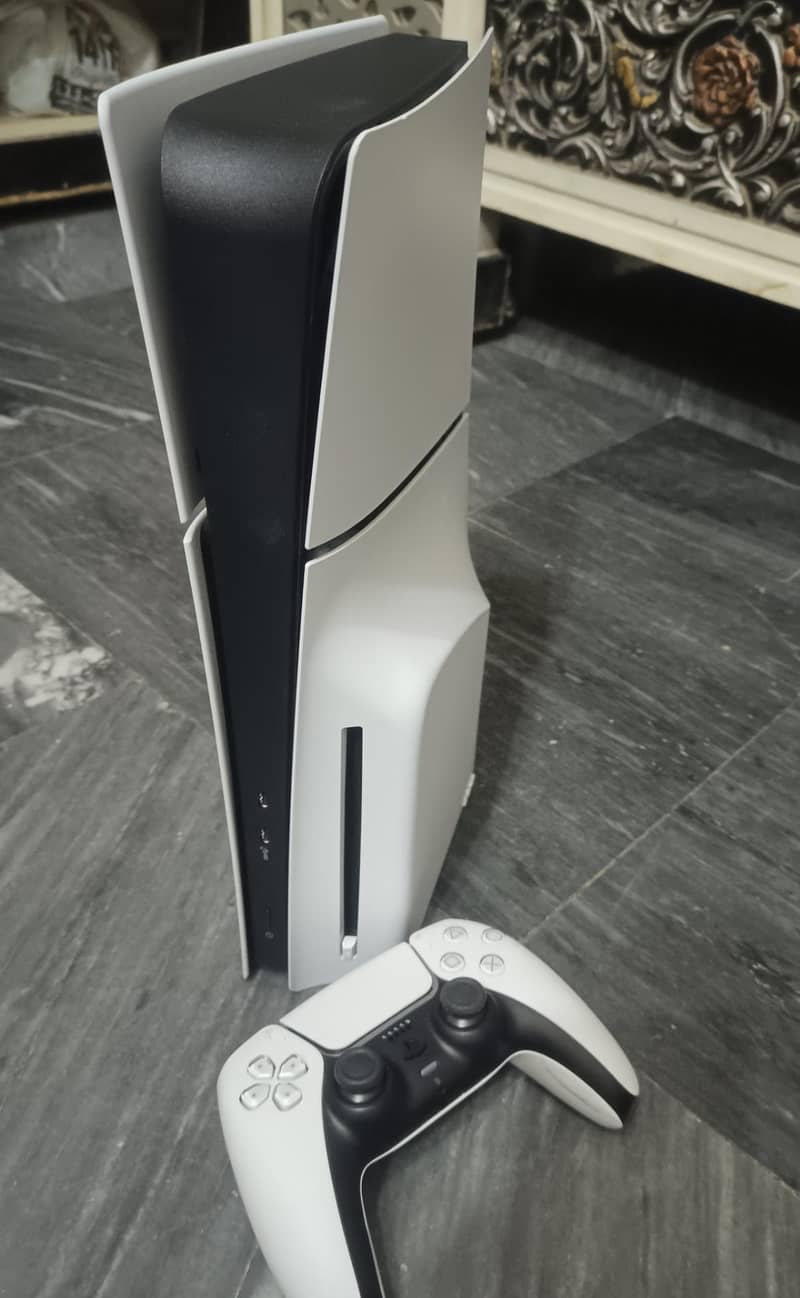 Ps5 slim condition 10/10 3