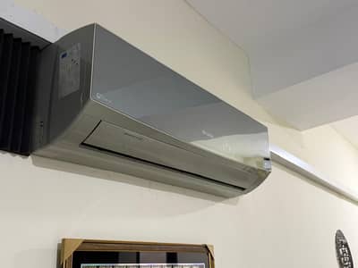 Gree 1.5 Ton Inverter Split AC - Elegant Grey Glass Finish