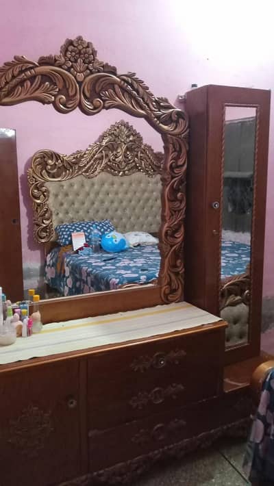 dressing table with big size 2mirrorand many drwas