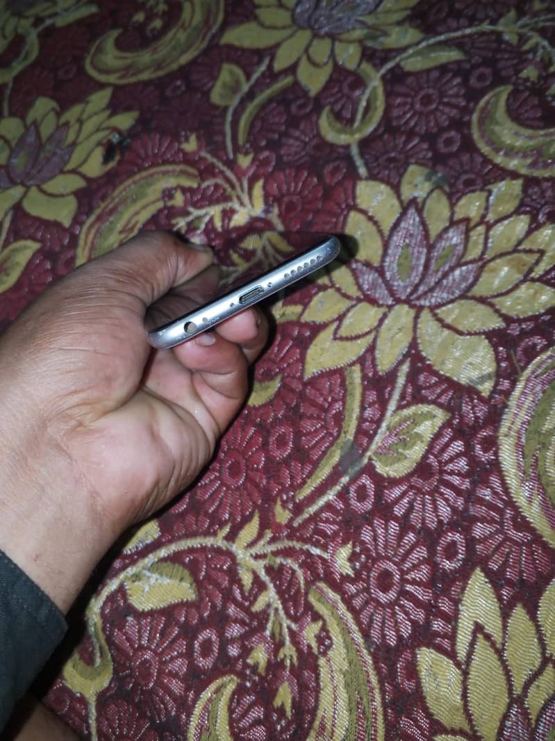 Apple iPhone 6S 3