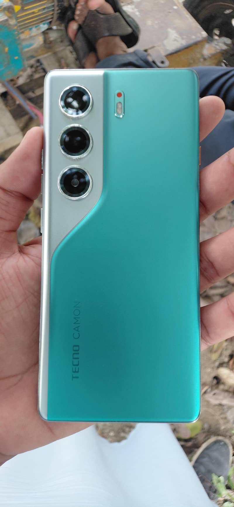 Tecno CAMON 40 Pro 6