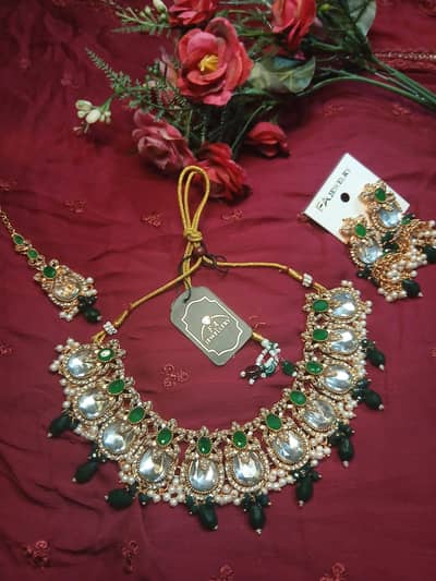 heavy farshi kundan complete set available