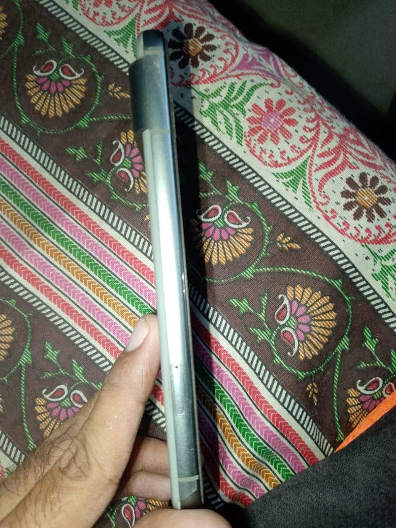 Google Pixel 8 4