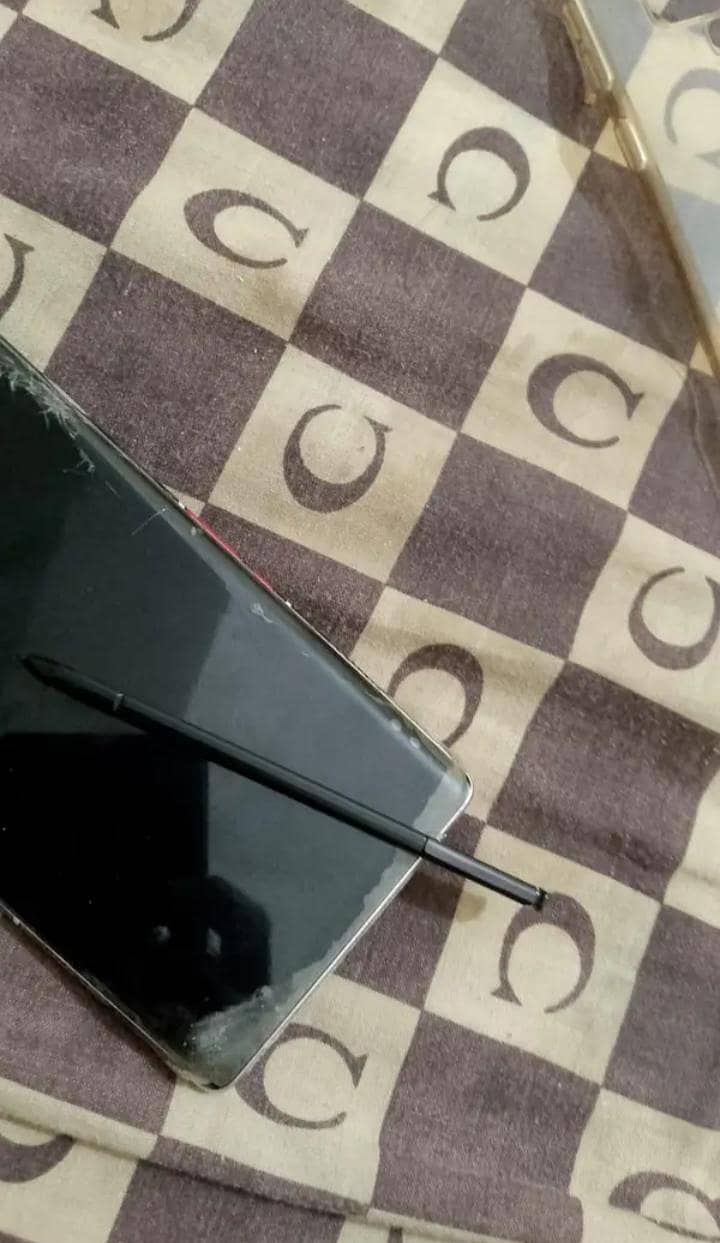 Samsung Mobile Note 9 4