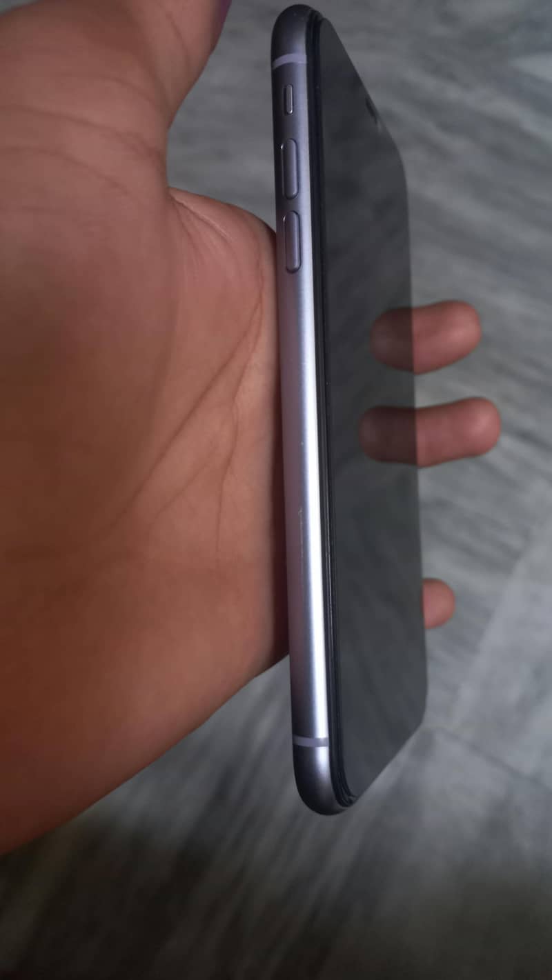 Apple iPhone 11 4