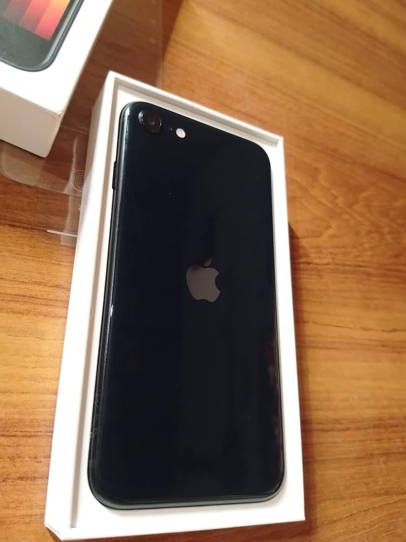 Apple  iPhone SE 0