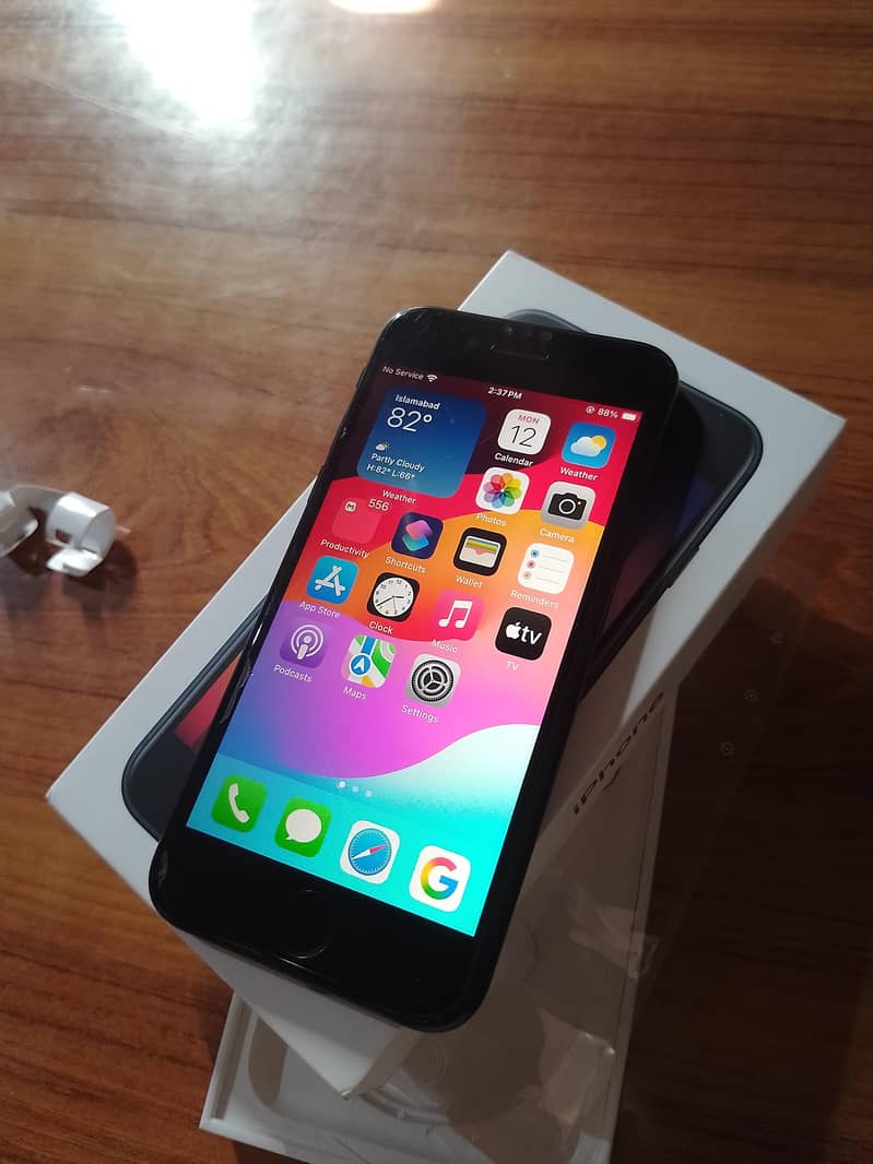 Apple  iPhone SE 3