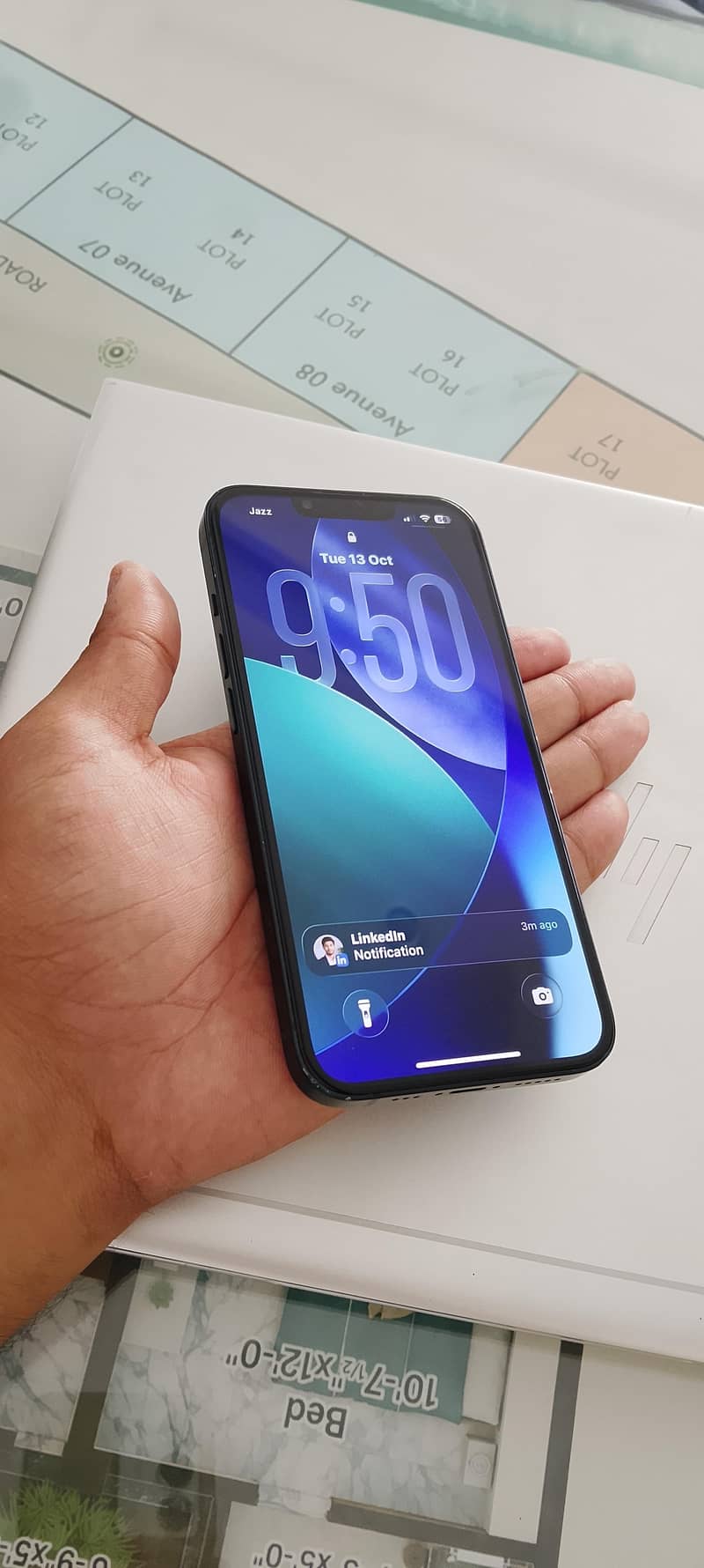 Apple iPhone 13 1