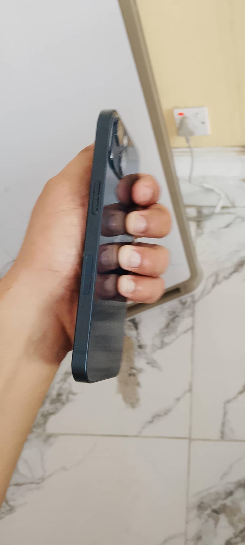 Apple iPhone 13 4