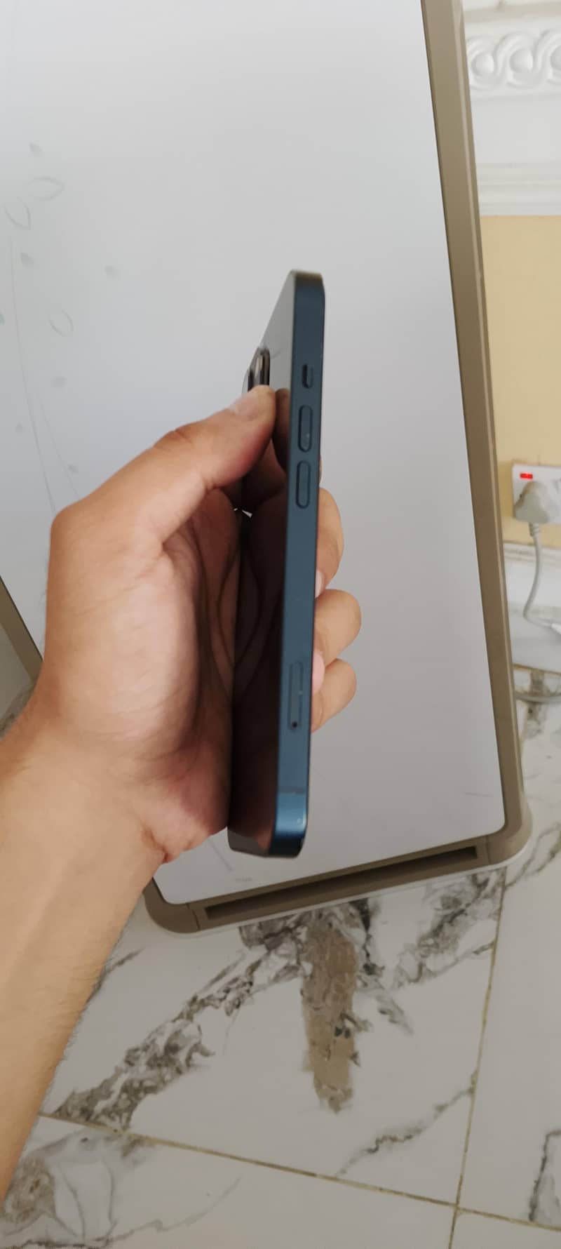 Apple iPhone 13 5