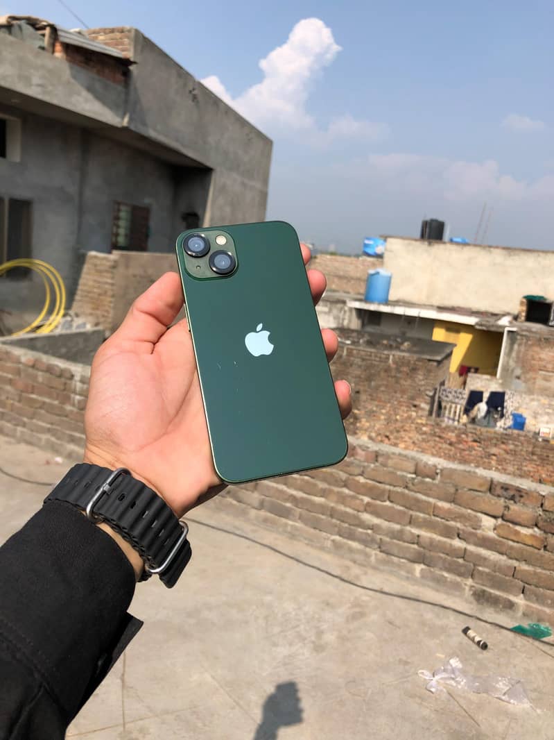 Apple iPhone 13 0