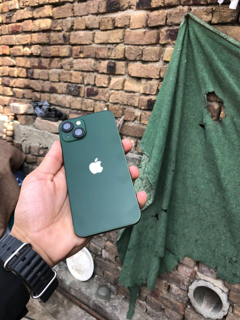 Apple iPhone 13 2