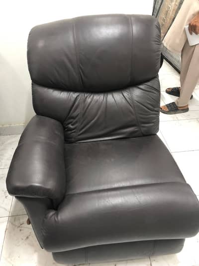 Ultra-Comfortable Single Arm Recliner Chair in Dark Brown – Leatheret