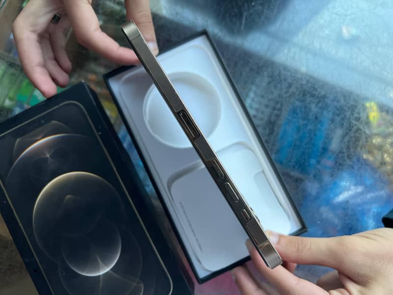 Apple iPhone 12 Pro Max 4