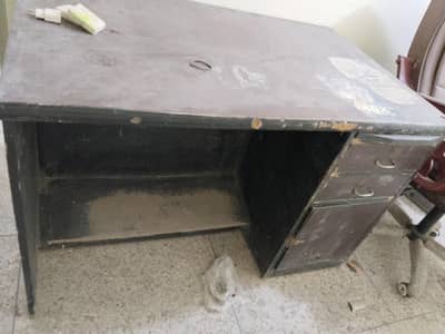 office large table in good condition
