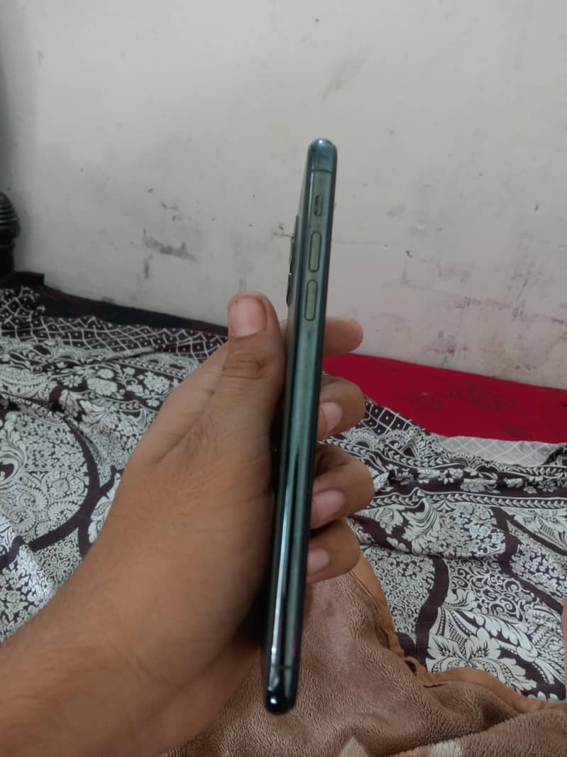 Apple iPhone 11 Pro Max 2