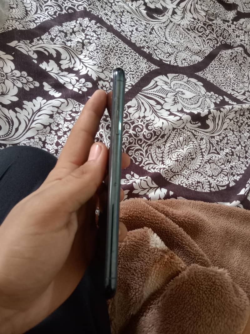 Apple iPhone 11 Pro Max 3