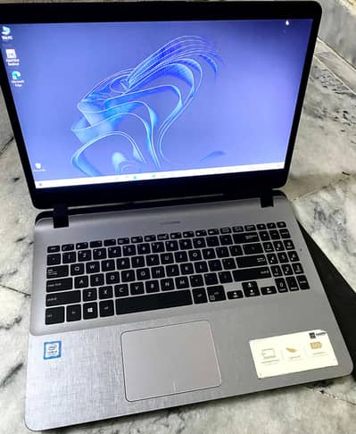 ASUS Core i5 8Gen