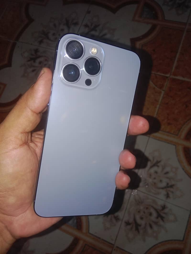 Apple iPhone 13 Pro Max 2