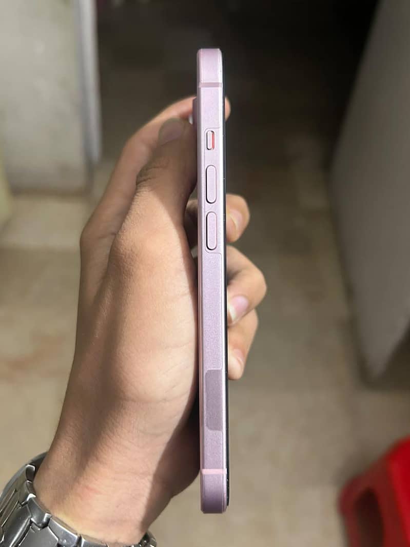 Apple iPhone 15 4