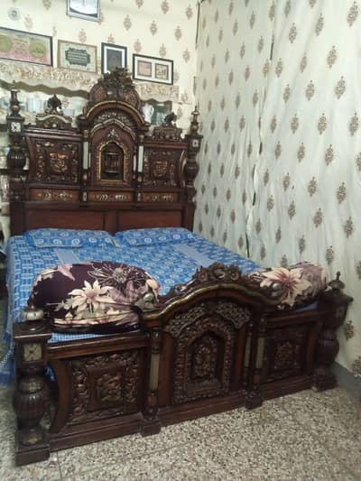 Jinyoti Wooden Bed, side table, dressing table