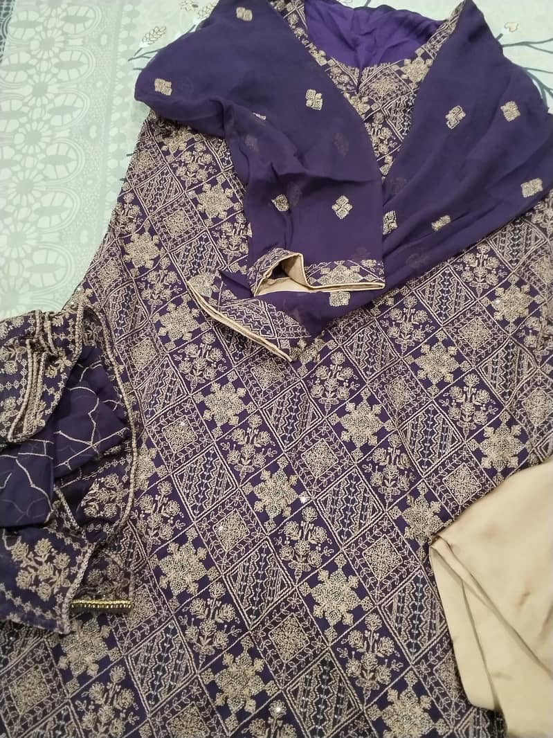 fancy wedding dresses. almost new 8
