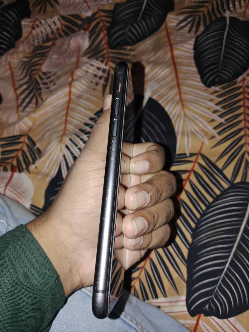 Apple iPhone 11 3