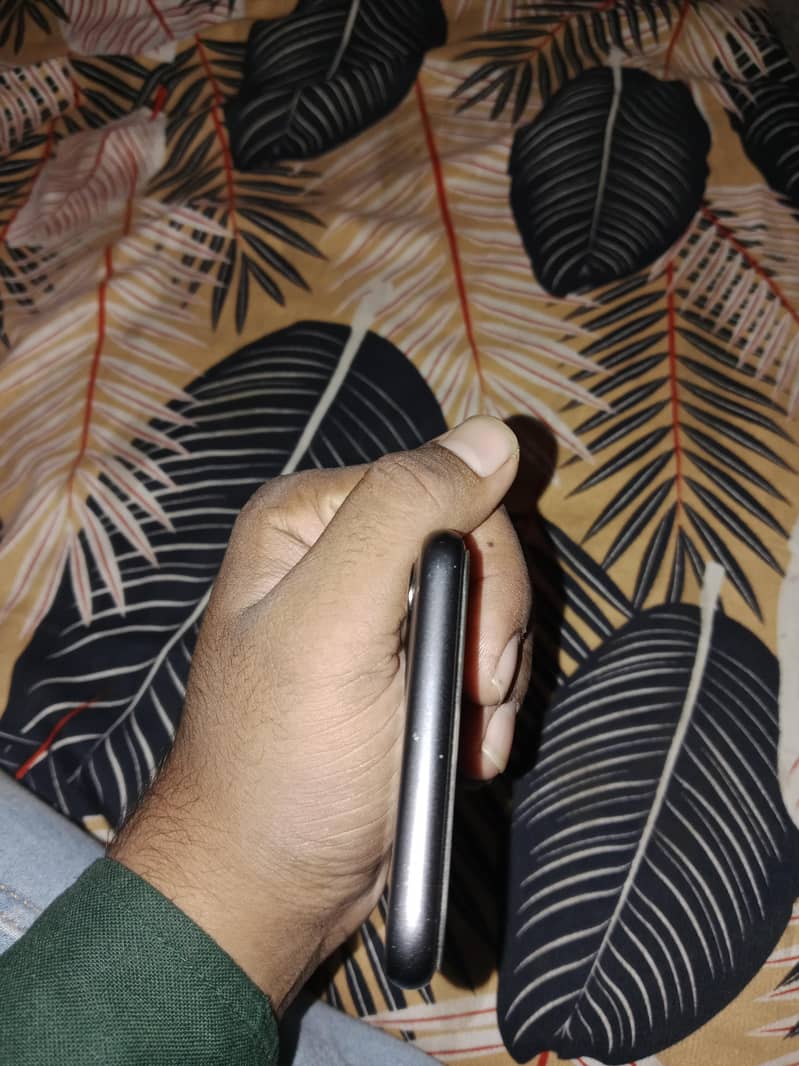 Apple iPhone 11 5
