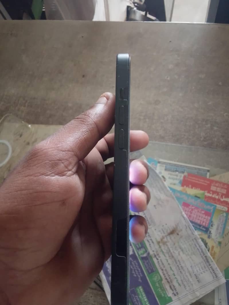 Apple iPhone 14 3