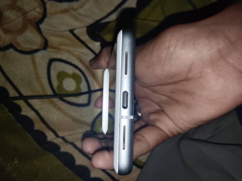 Google Pixel 7 4