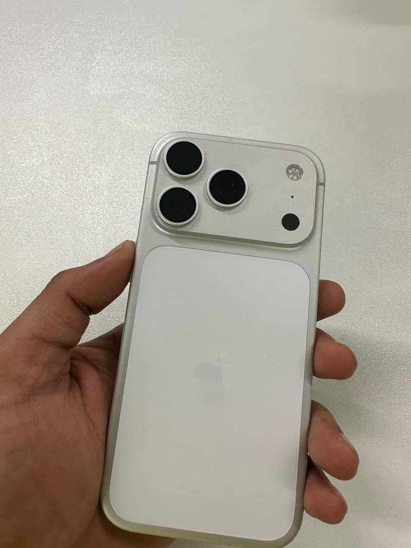Apple iPhone 17 Pro 0