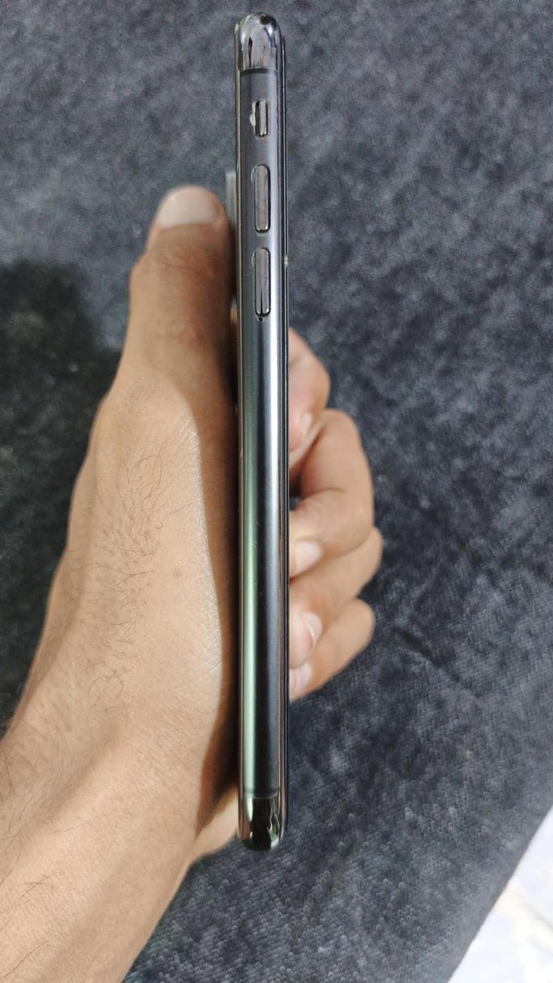 Apple iPhone XS 1