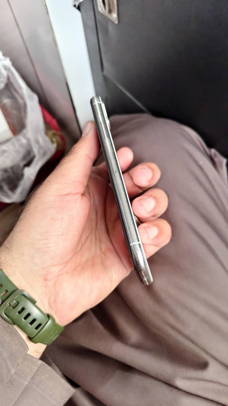 Apple iPhone X 4