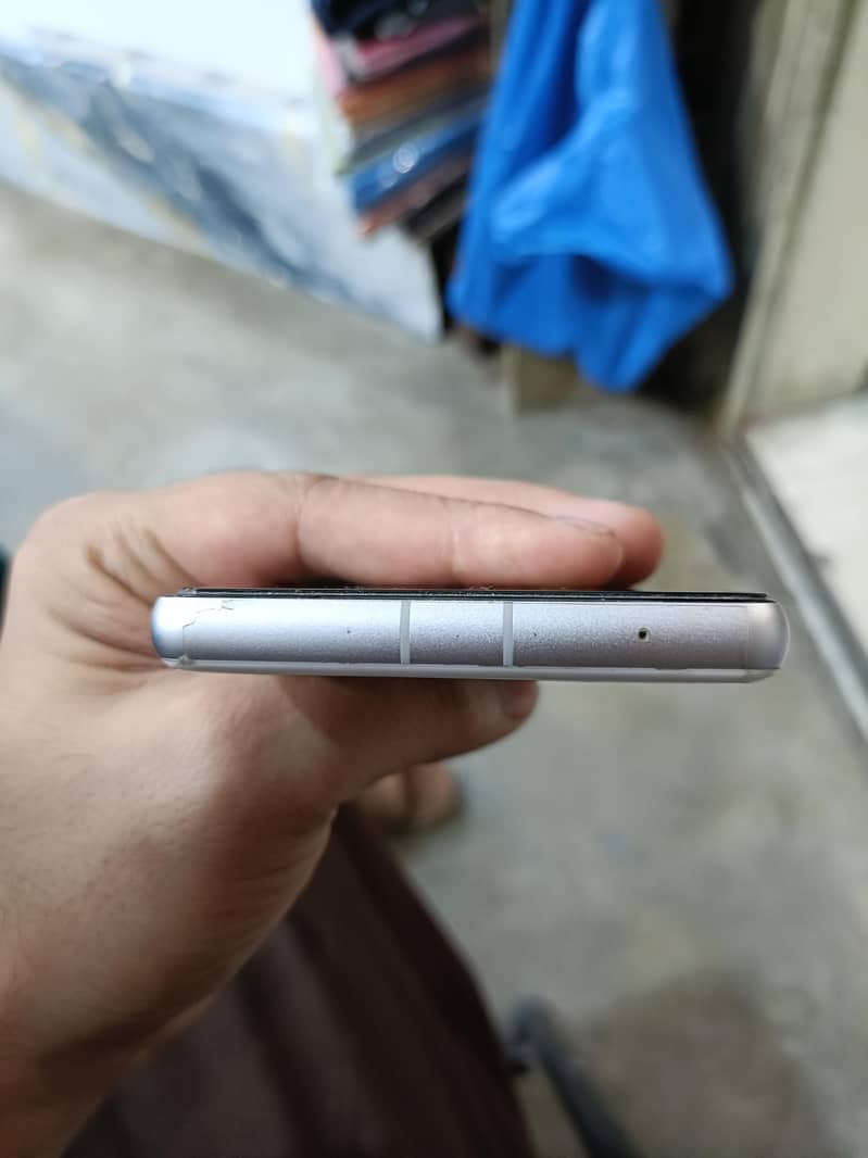 Google Pixel 7a 8/128 3