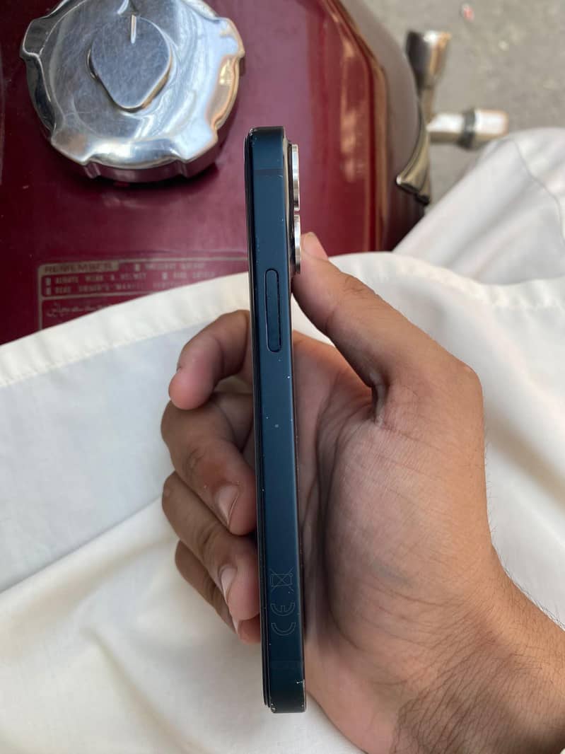 Apple iPhone 13 mini 1