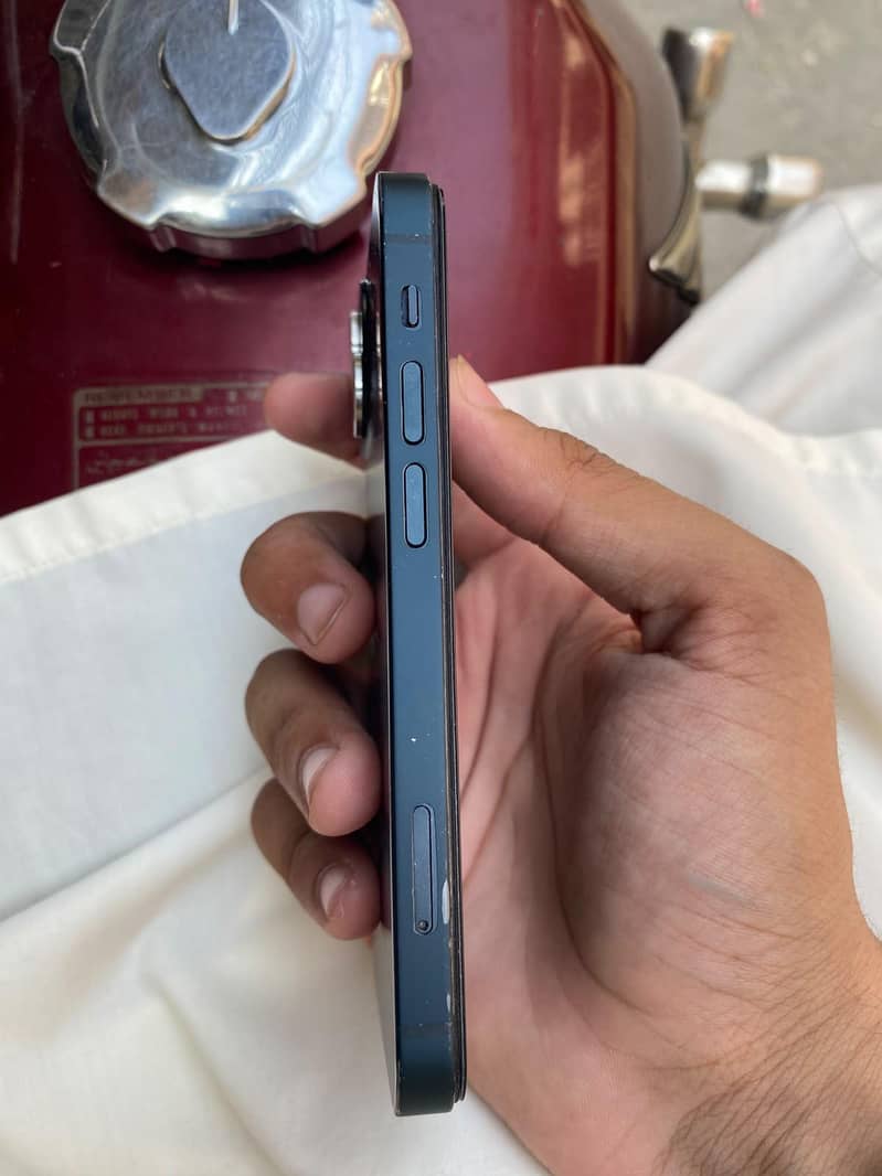 Apple iPhone 13 mini 2